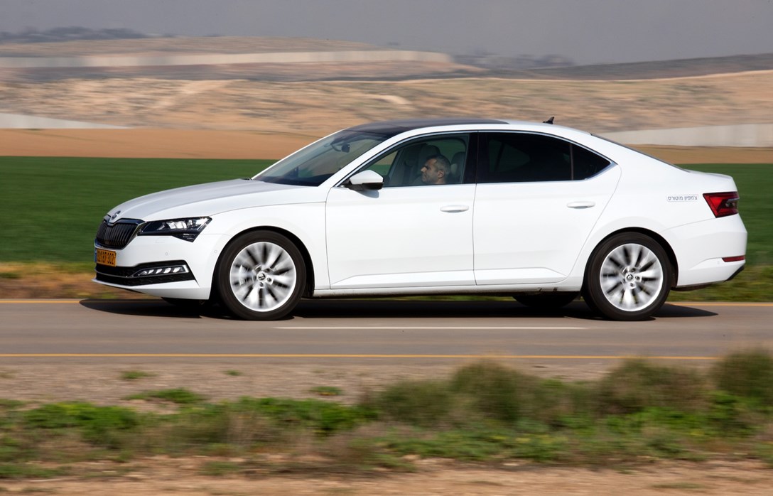 1638773-סונטה מול סופרב - 13.jpeg