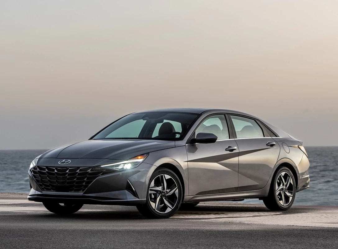 1653094-Hyundai-Elantra-hybrid-2022-01.jpg