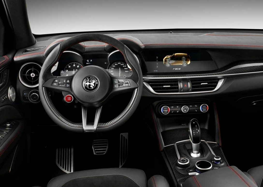 1592922-03-אלפא רומיאו סטלביו תלתן ירוק (6).jpg