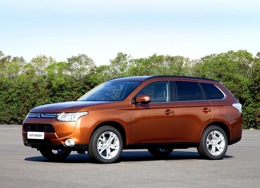 1653539-Mitsubishi-Outlander-2013 (1).jpg
