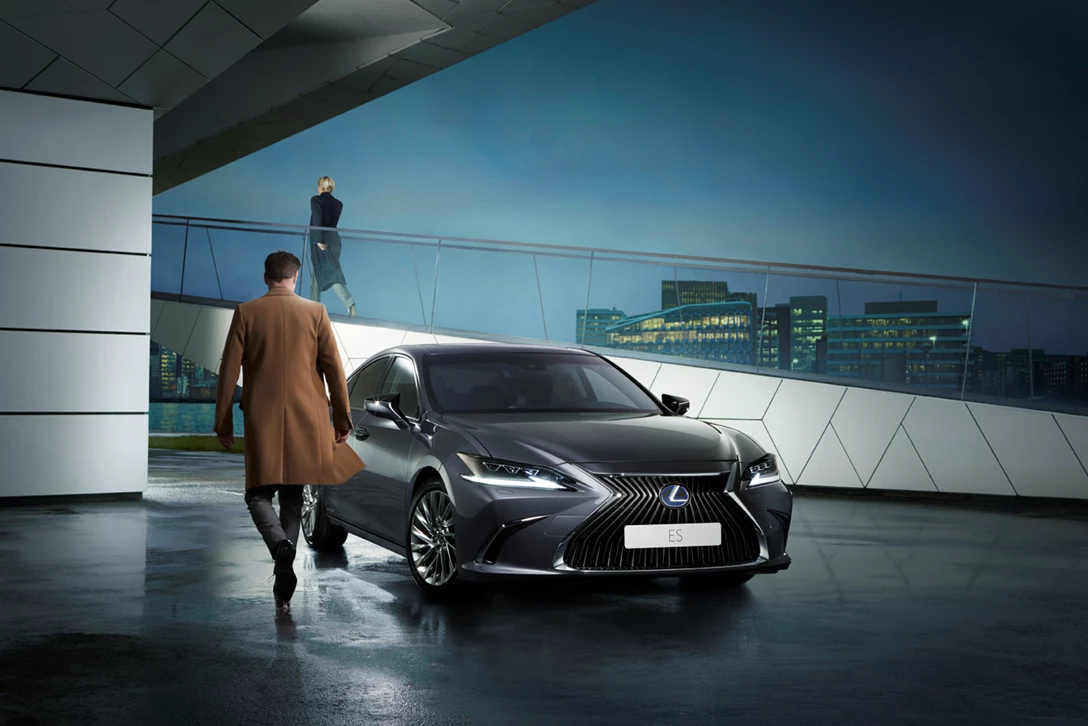 1608706-Lexus  ES (4).jpg