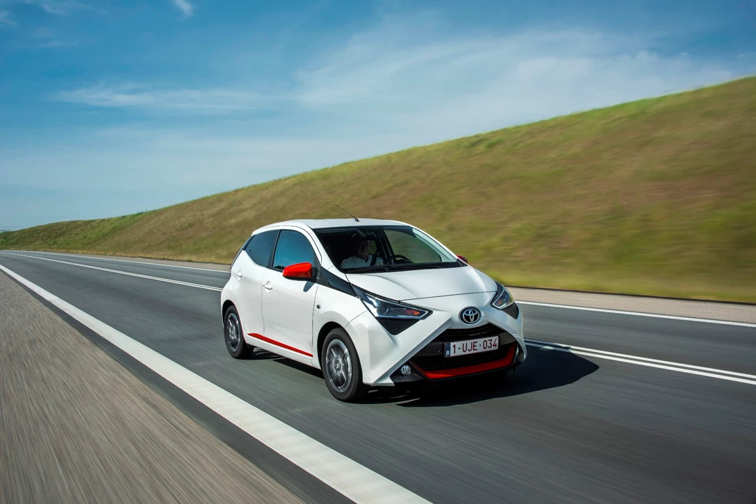 1597185-AYGO_White_011.JPG