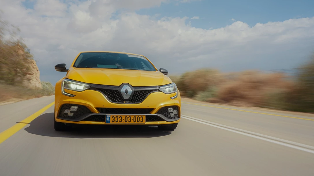 1696013-Renault Megane RS 2024.00_08_38_02.Still023-min.jpg