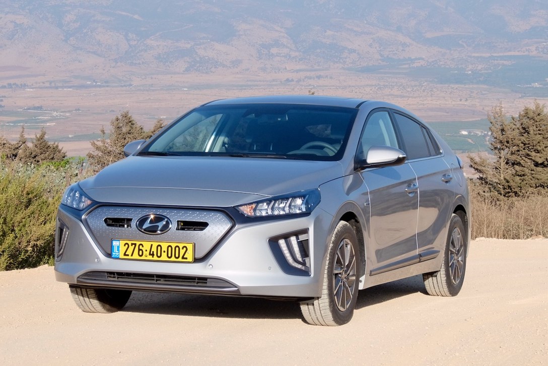 1635689-יונדאי איוניק חשמלית מתיחת פנים מבחן דרכים - 6.jpeg