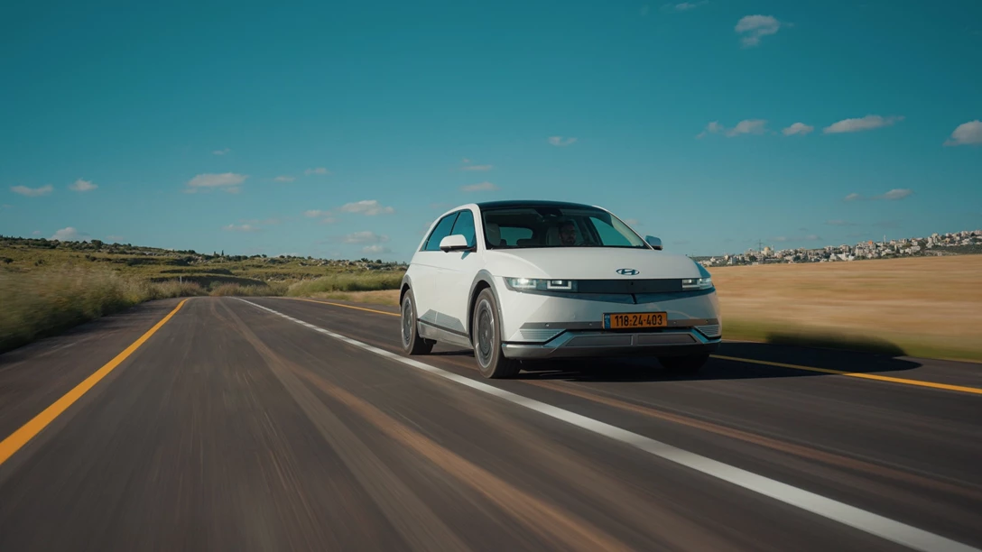 1681663-Hyundai IONIQ 5 vs Skoda Enyaq vs KIA EV6 vs TOYOTA BZ4X - 2023.02_32_18_08.Still231 copy.jpg