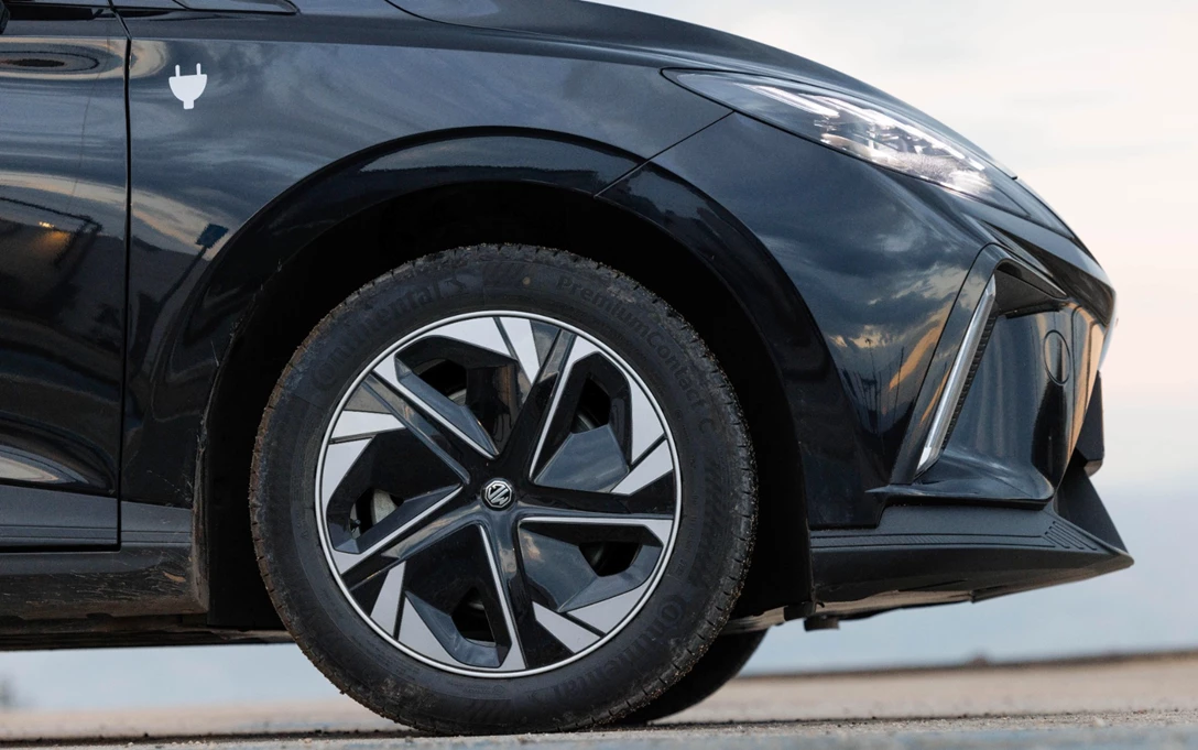 MG4 חישוקים וצמיגים