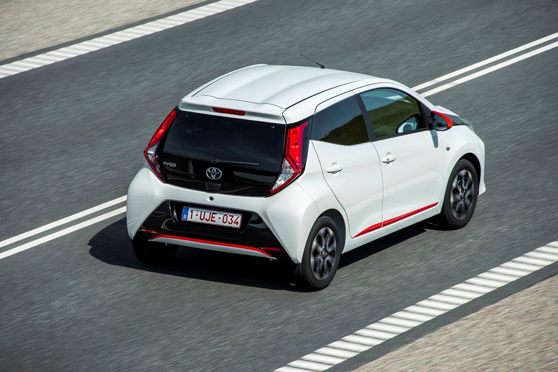 1597176-AYGO_White_002.JPG