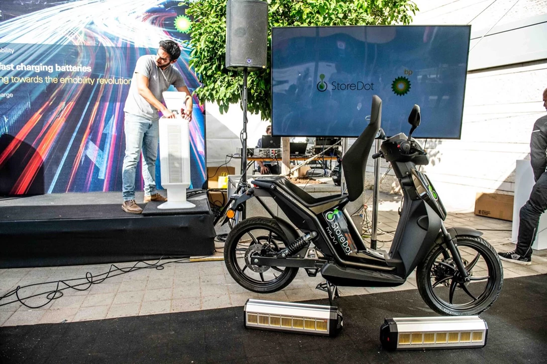 1618003-BP%2bStoreDot__-_charging_.jpg