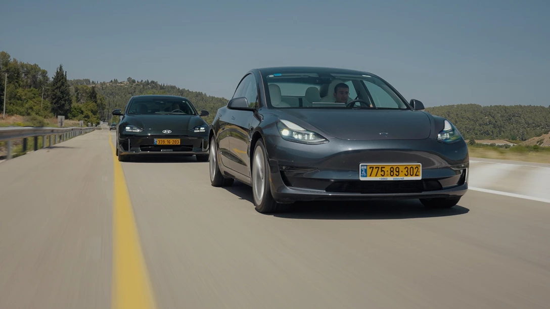 1683242-Hyundai IONIQ 6 vs TESLA Model 3 2023.00_15_20_11.Still099 copy.jpg