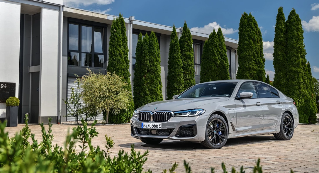 1655197-2021_bmw_545e_58_1920x1080.jpg