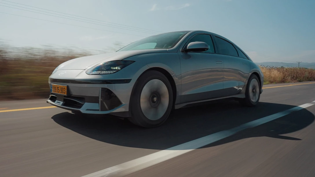 1682643-Hyundai IONIQ 6 2023.00_46_52_11.Still104 copy-min.jpg