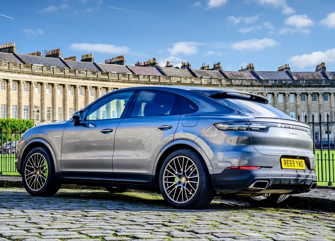 1683152-Porsche-Cayenne_Coupe-2023-12.jpg