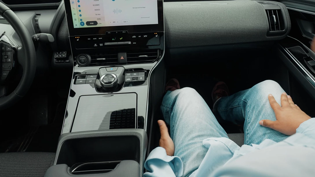 1681696-Hyundai IONIQ 5 vs Skoda Enyaq vs KIA EV6 vs TOYOTA BZ4X - 2023.00_28_15_09.Still090 copy.jpg