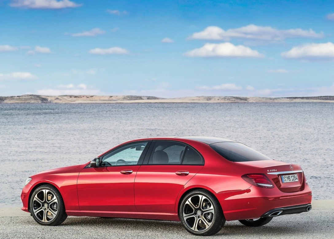 1647295-Mercedes-Benz-E-Class-2017-1280-26.jpg