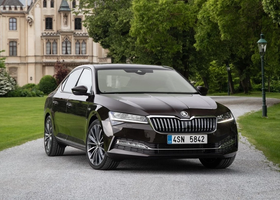 1639466-Skoda-Superb-2020-01.jpg