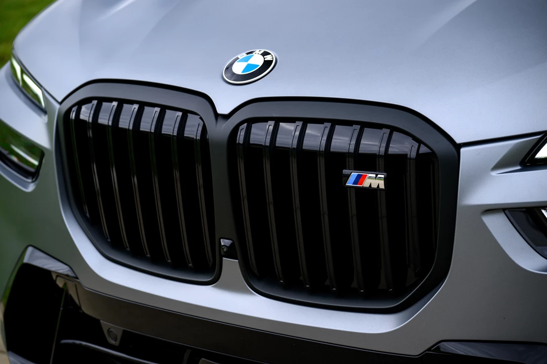1670014-BMW X7 M60i Frozen Pure Grey059.jpg