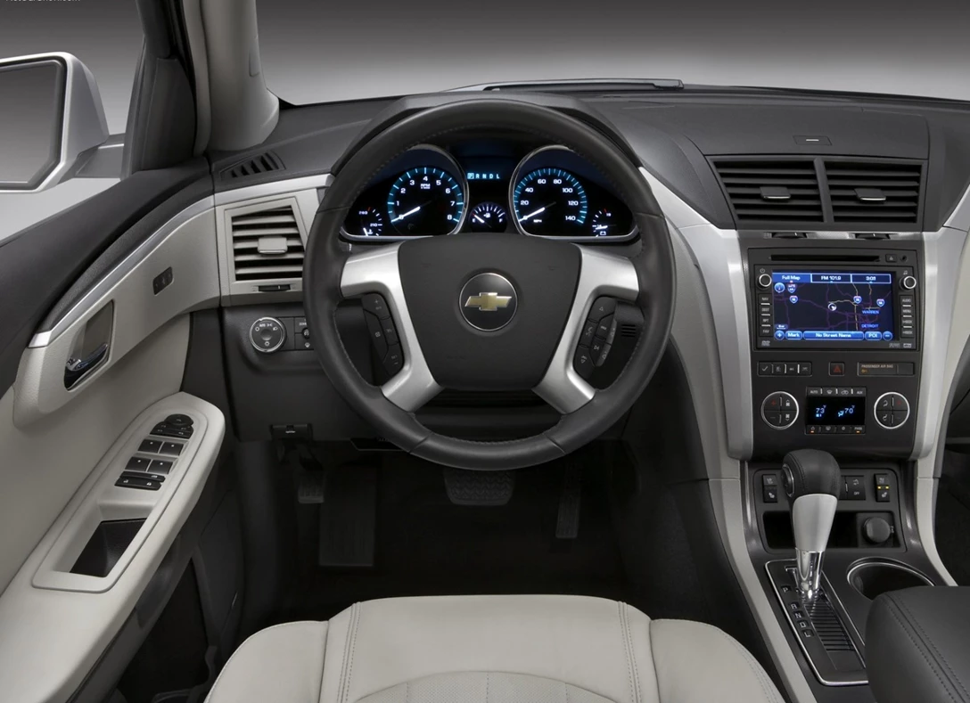 1662394-Chevrolet-Traverse-2013-10.jpg