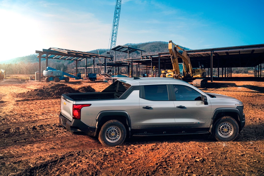 1655457-2024-Silverado-EV-WT-045.jpg