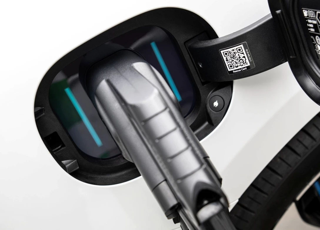 1702724-Mercedes-Benz-EQE-2024 (9).jpg