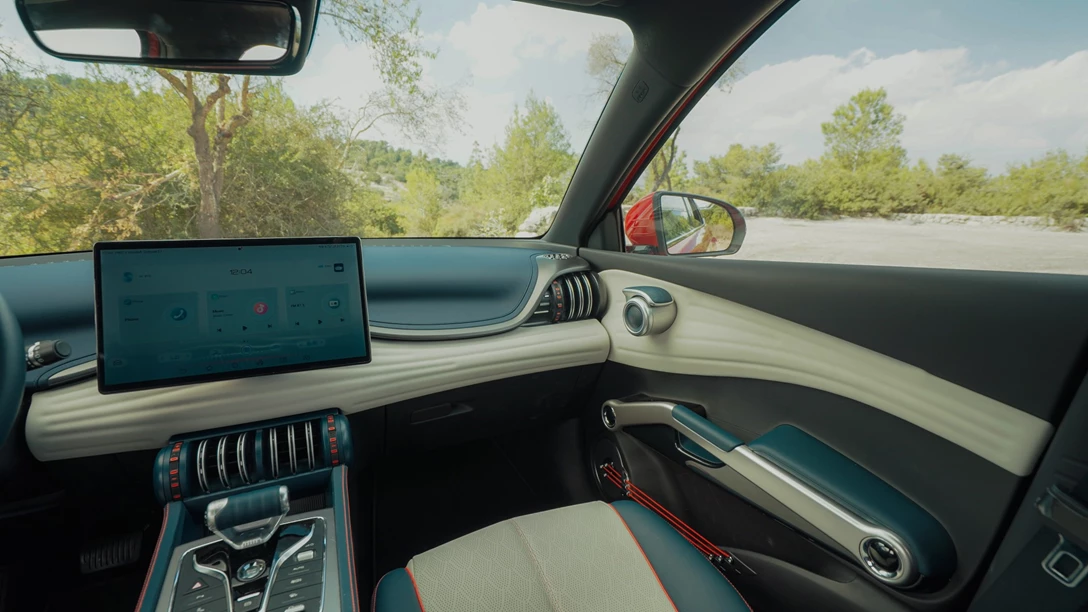 1672488-BYD ATTO 3.01_03_24_22.Still080 copy.jpg