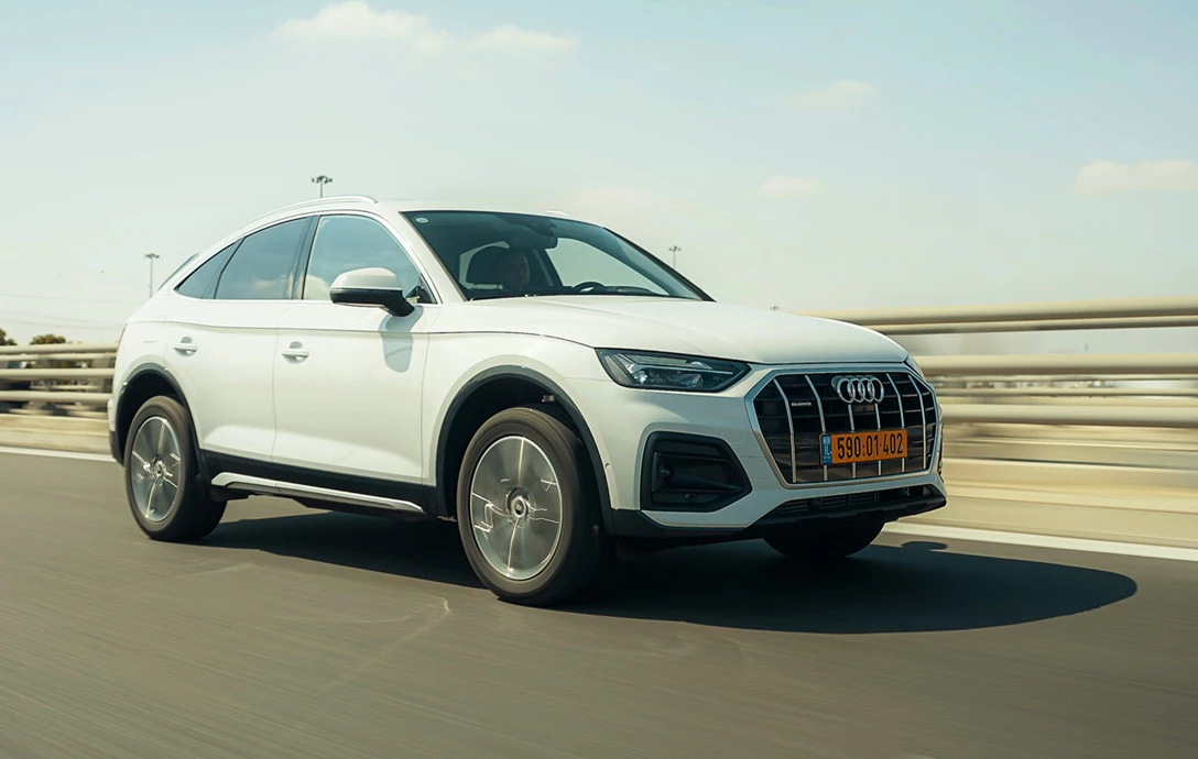 1649800-AUDI Q5 SportBack.00_06_38_11.Still058.jpg