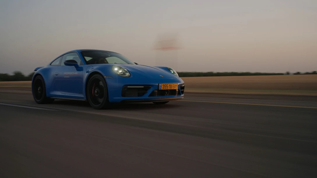 1664861-Porsche 992 GTS.01_07_50_15.Still072.jpg