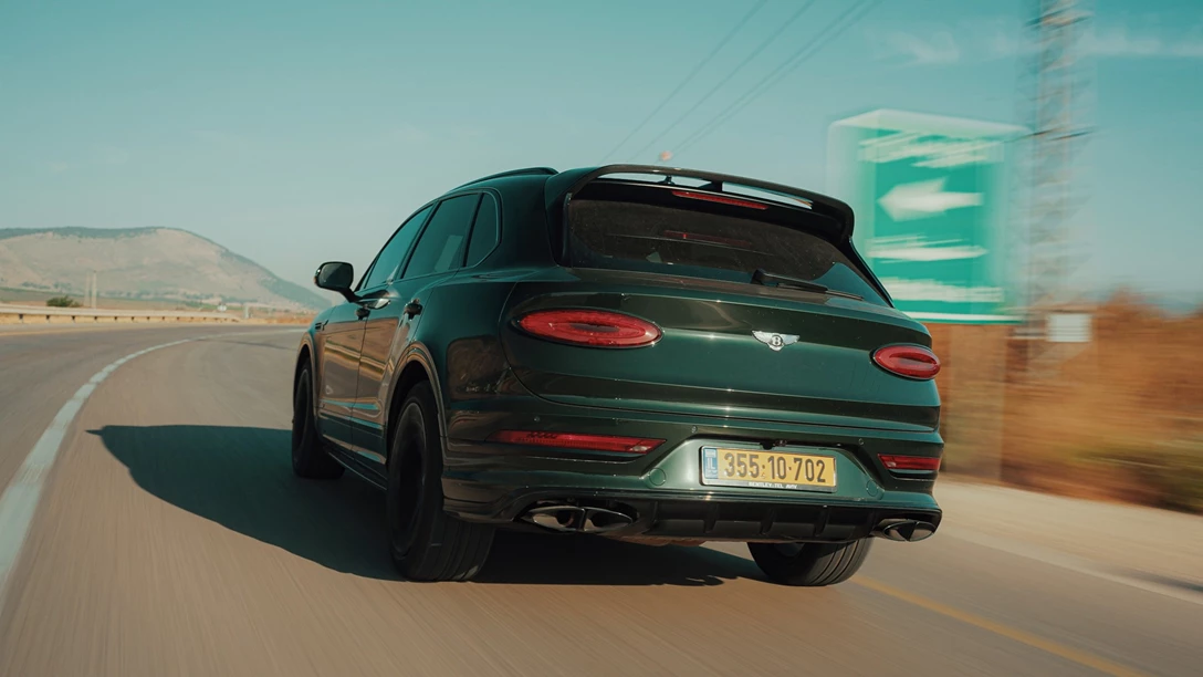 1661398-Bentley Bentayga S 2022.00_22_12_12.Still004 copy.jpg