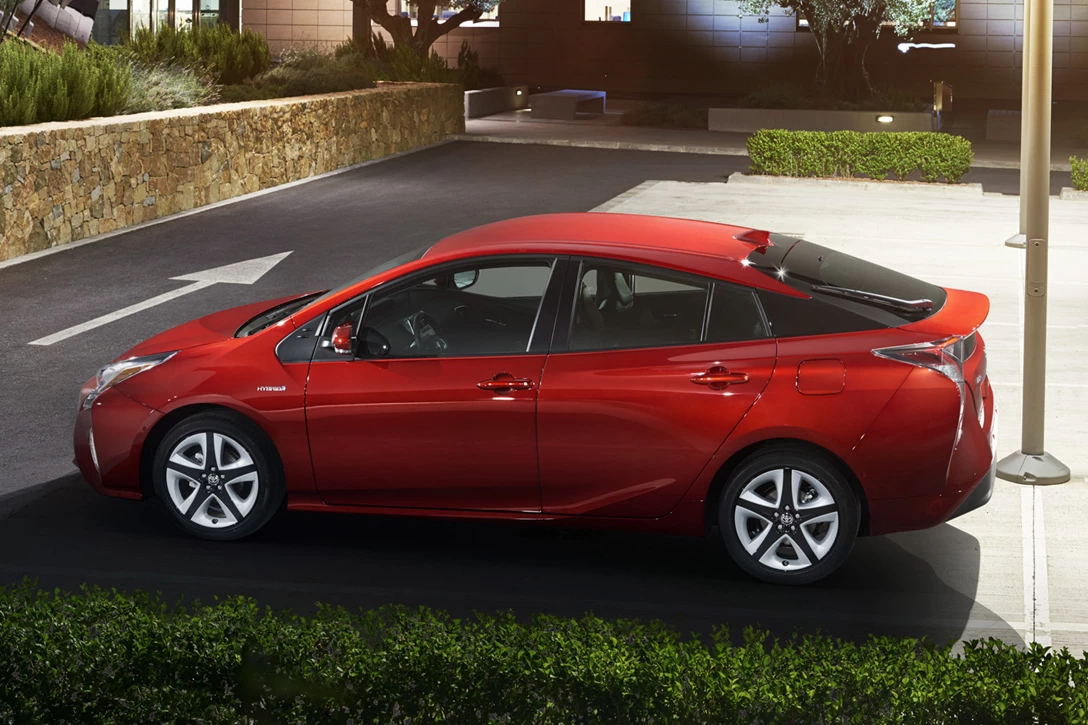 1591662-טויוטה פריוס אקטיב (1).jpg