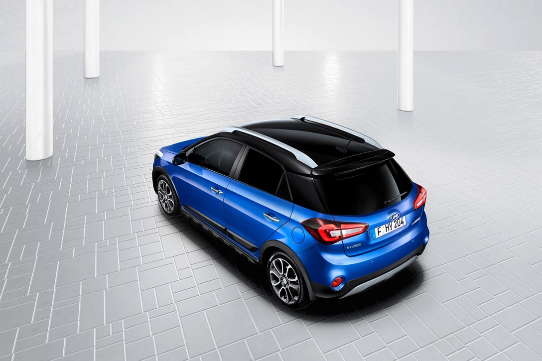 1594678-Hyundai_i20_active_Facelift_3_4_rear_roof.jpg