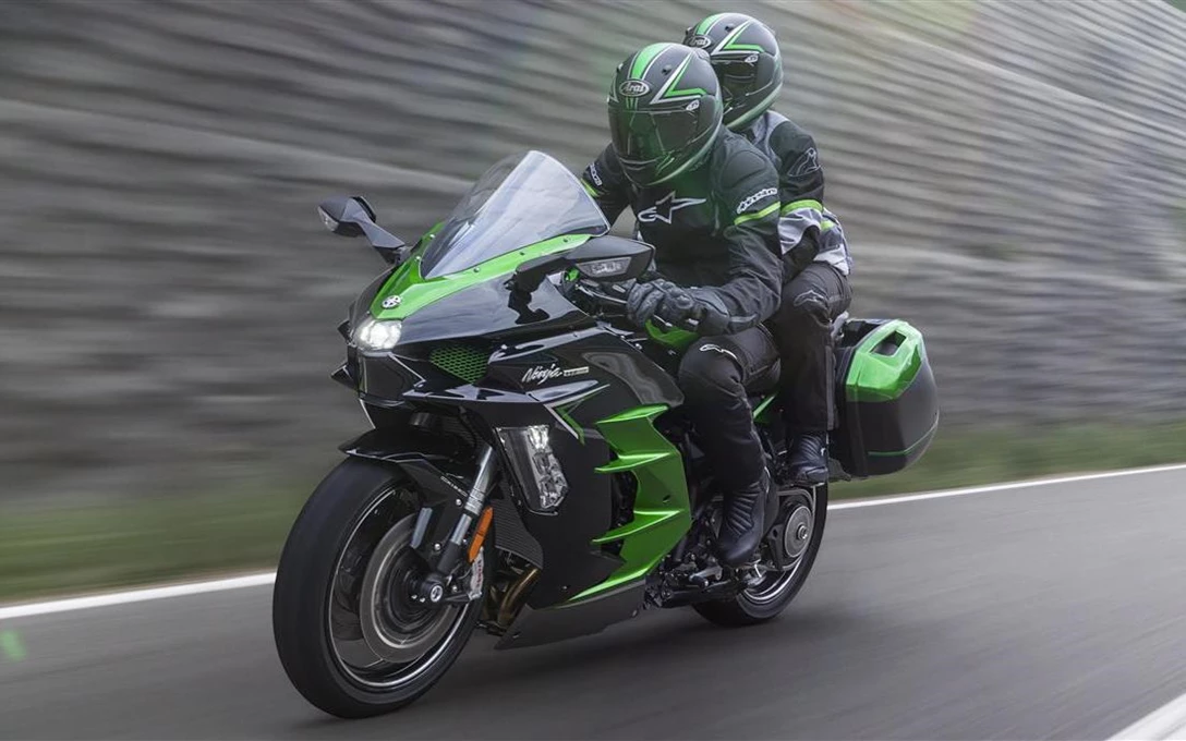 1678901-22MY_NINJA H2 SX_GN1_ACT10.002.jpg