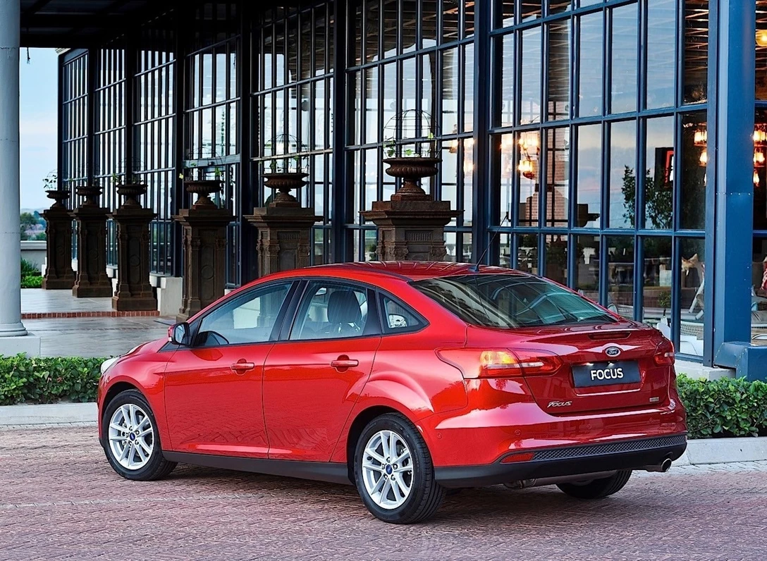 1648561-Ford-Focus-2015-09.jpg
