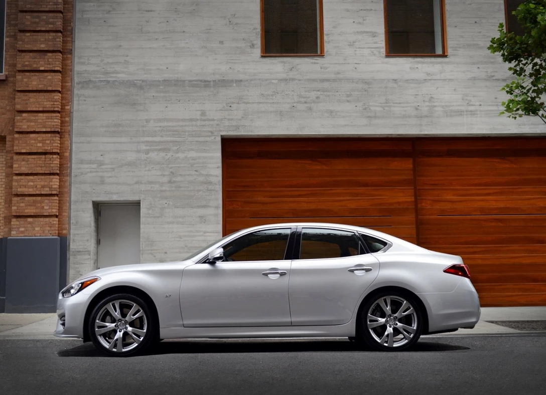 1668675-Infiniti-Q70-2016-01.jpg