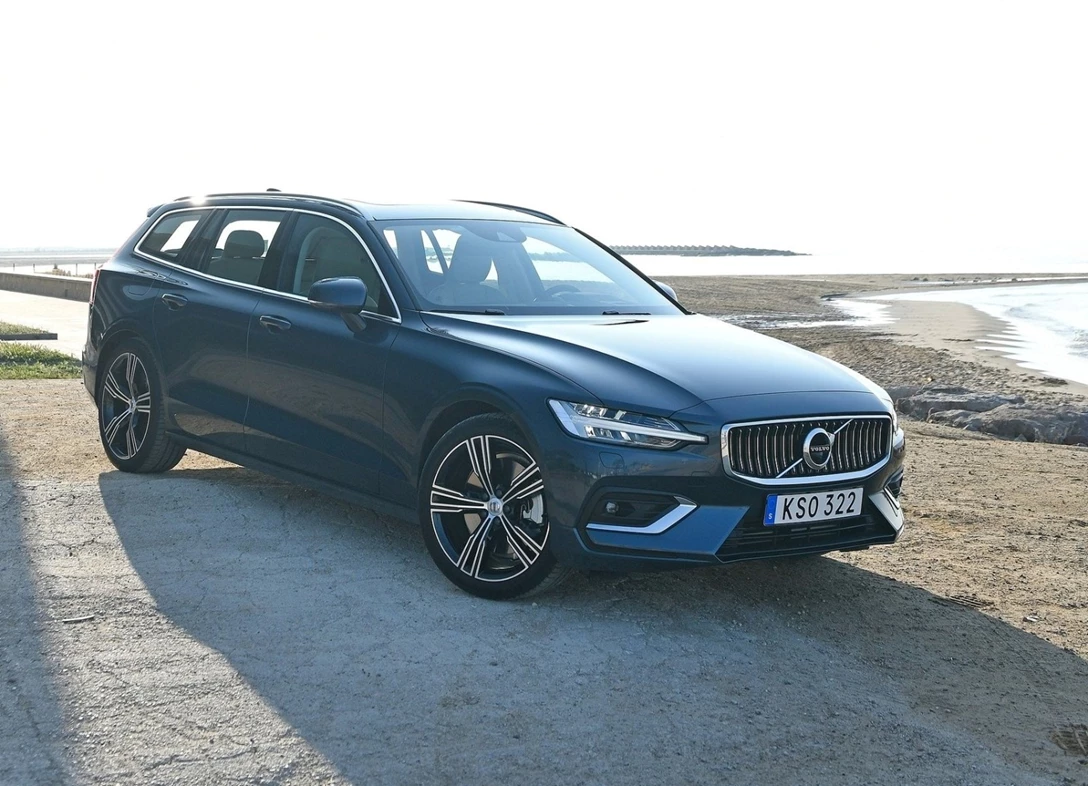 1682149-Volvo-V60-2023-01.jpg