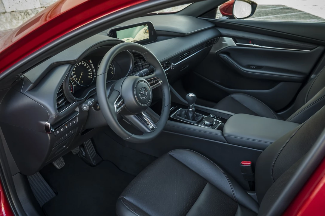 1612289-Mazda3_HB_SoulRedCrystal_Interior-3_hires.jpg