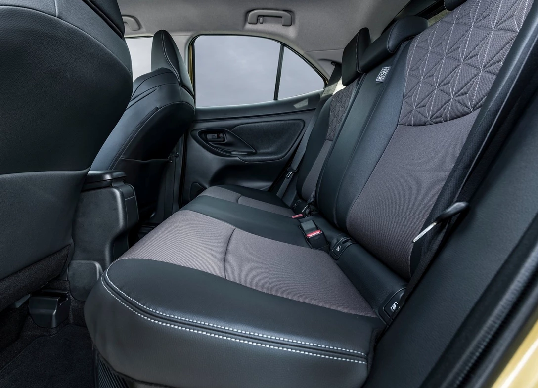 Toyota-Yaris_Cross-2025 (10).jpg