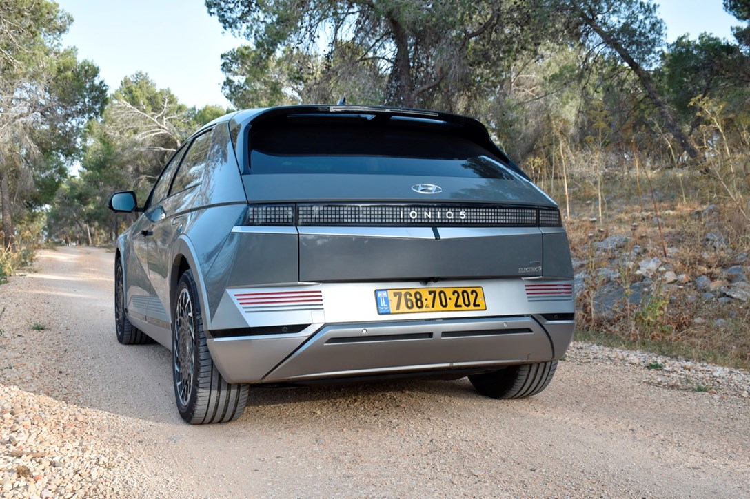 1660977-IONIQ54X4 - 1.jpeg