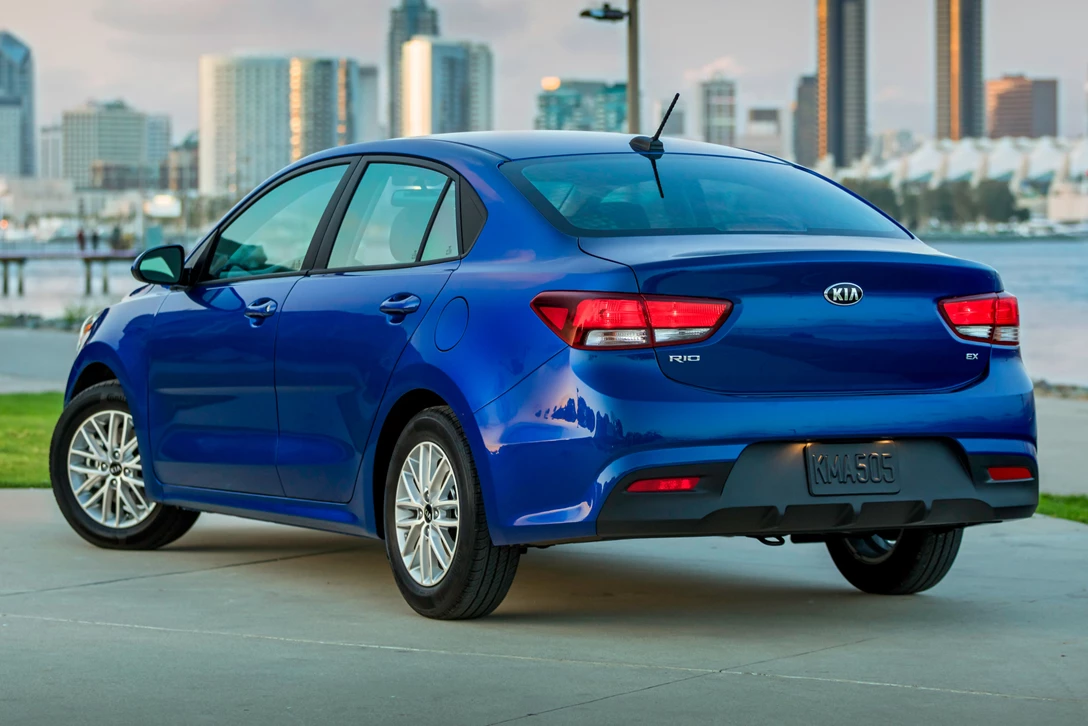 1585629-קיה ריו סדאן 2.jpg