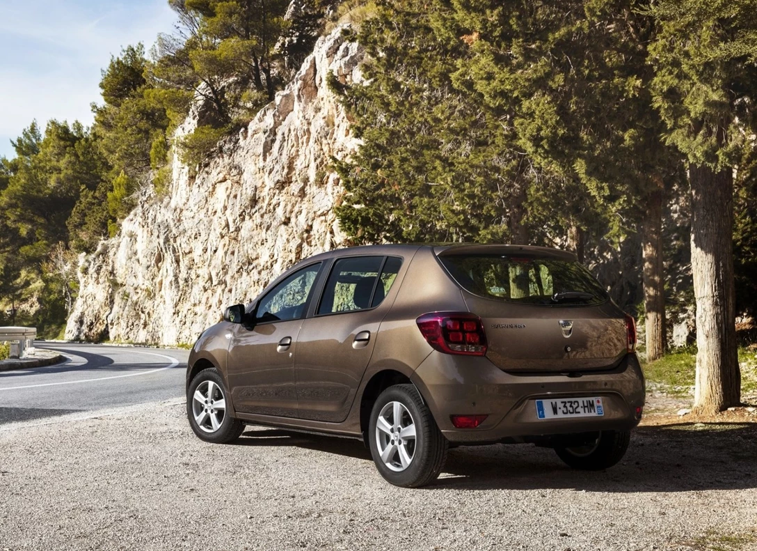 1650610-Dacia-Sandero-2020-02.jpg