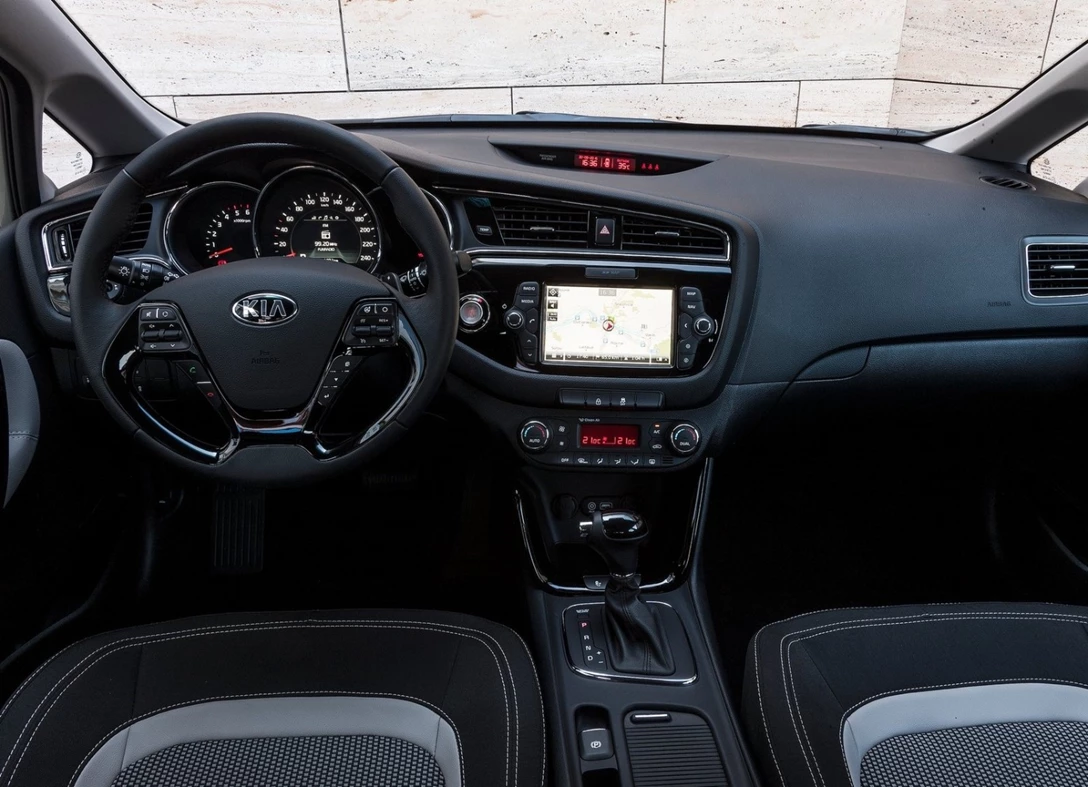 1643929-Kia-Ceed-2016-05.jpg
