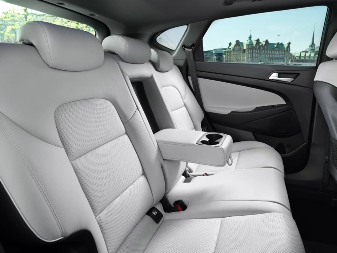 1596692-New Hyundai Tucson Interior (5).jpg