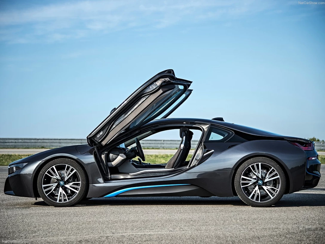 1588672-BMW-i8 5.jpg