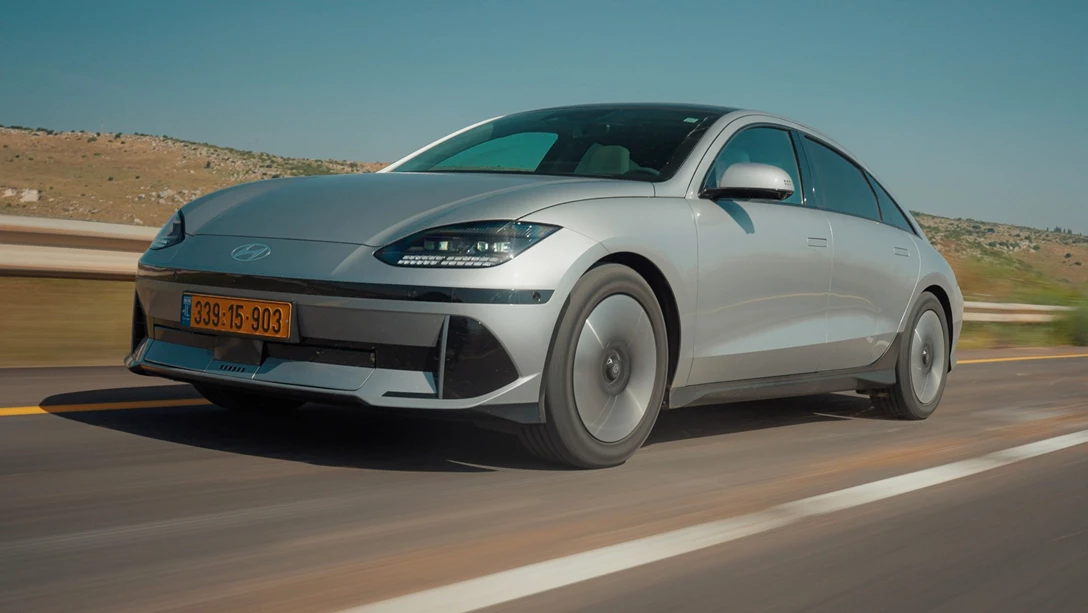 1682642-Hyundai IONIQ 6 2023.00_08_22_10.Still079 copy-min.jpg