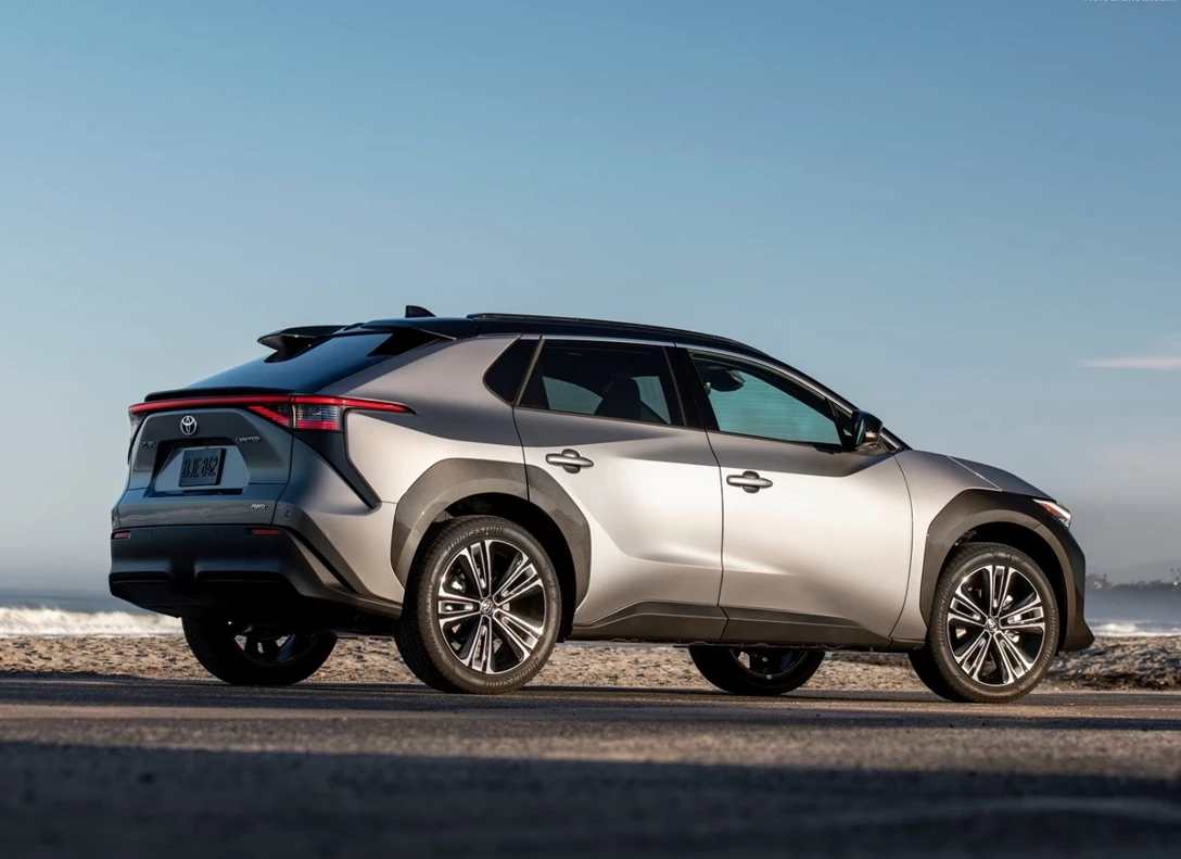 1661232-Toyota-bZ4X-2022-02.jpg