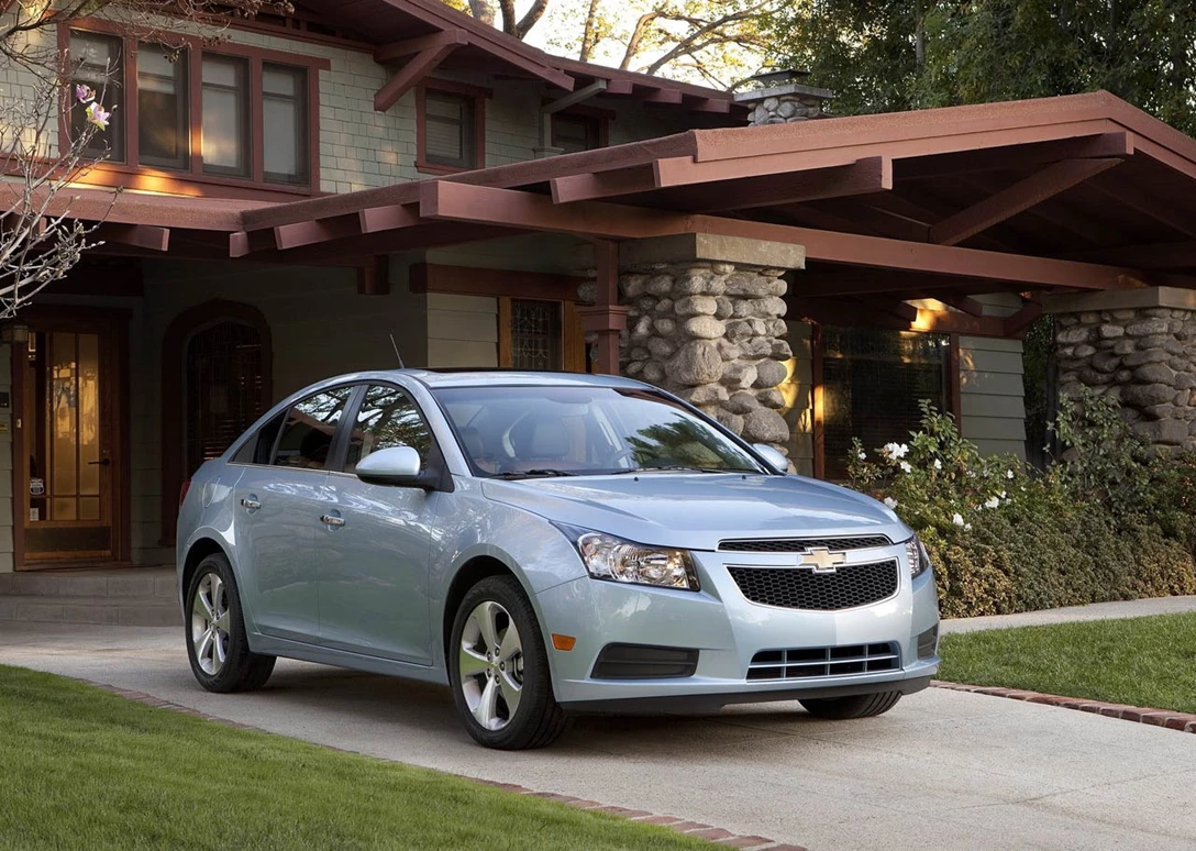 1700139-Chevrolet-Cruze-2011-1280-87180fe37707bbbd3af11e42211ba8cc7b.jpg