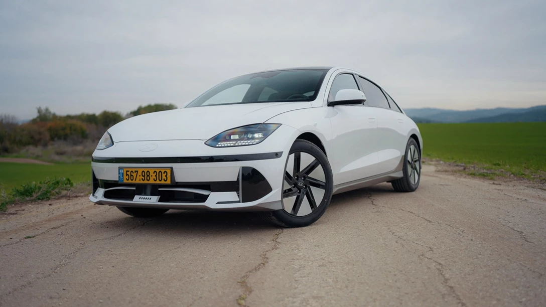 1695903-INTRODUCE - Hyundai IONIQ 6 2024.00_02_04_22.Still006-min.jpg