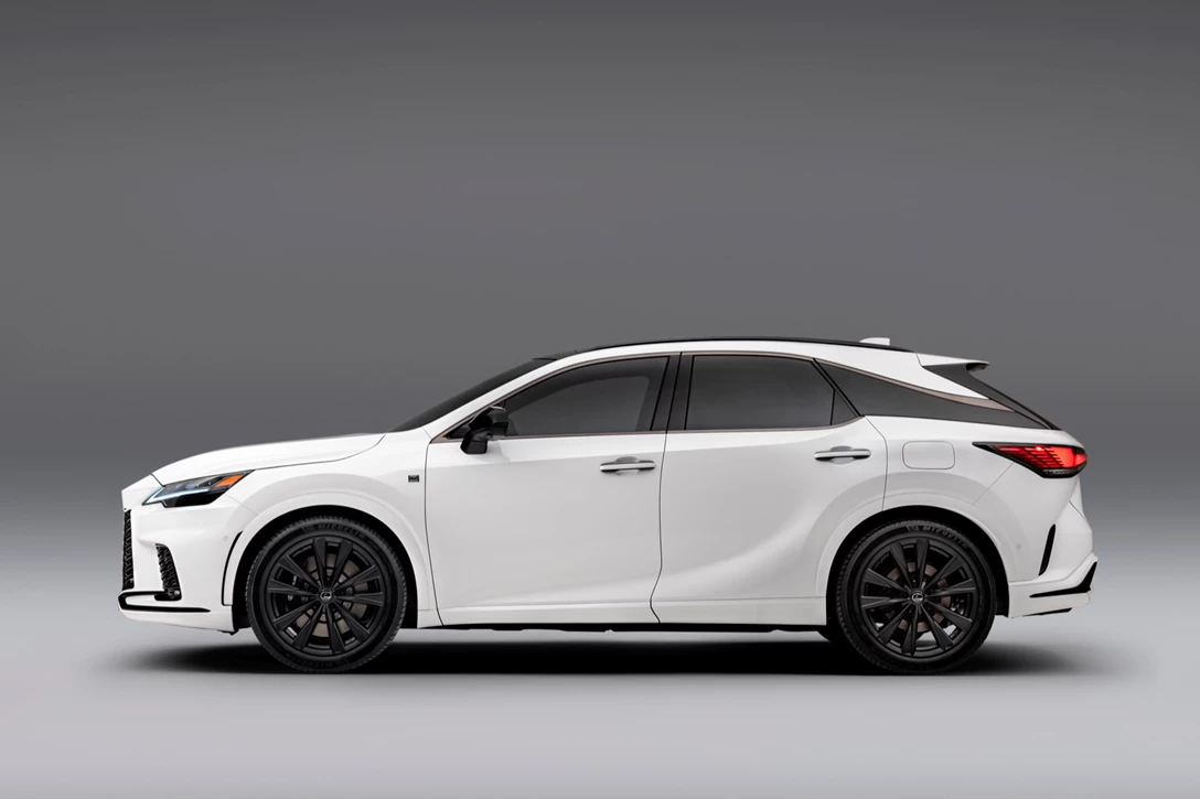 1661524-lexusrx500hfsportwhite-profile.jpg