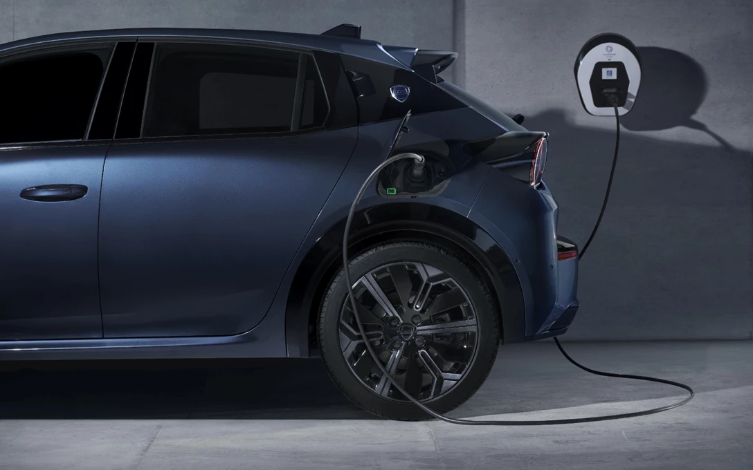 1693205-NewLANCIAYPSILONEDIZIONELIMITATACASSINA (1)-min.jpg