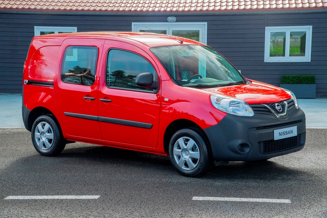 1616358-Nissan NV250 L1 Van - Red - Exterior 19.jpg