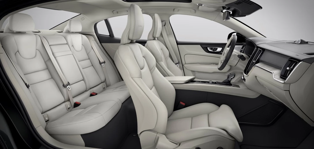 1597597-230782_New_Volvo_S60_Inscription_interior.jpg