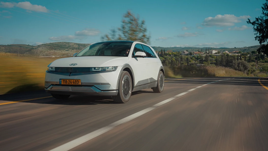 1681660-Hyundai IONIQ 5 vs Skoda Enyaq vs KIA EV6 vs TOYOTA BZ4X - 2023.02_27_58_09.Still225 copy.jpg